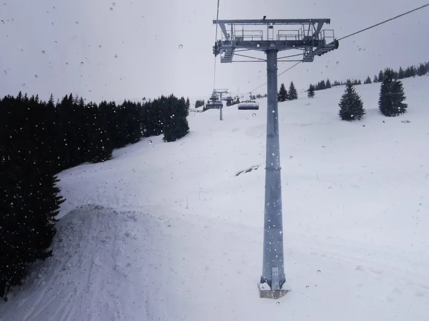 4. Sitzheizung hab ich keine gemerkt. Gut so. Haube natürlich bei Schlechtwetter ganz vorteilhaft. Die Windstabilität der Anlage wird sich noch zeigen.