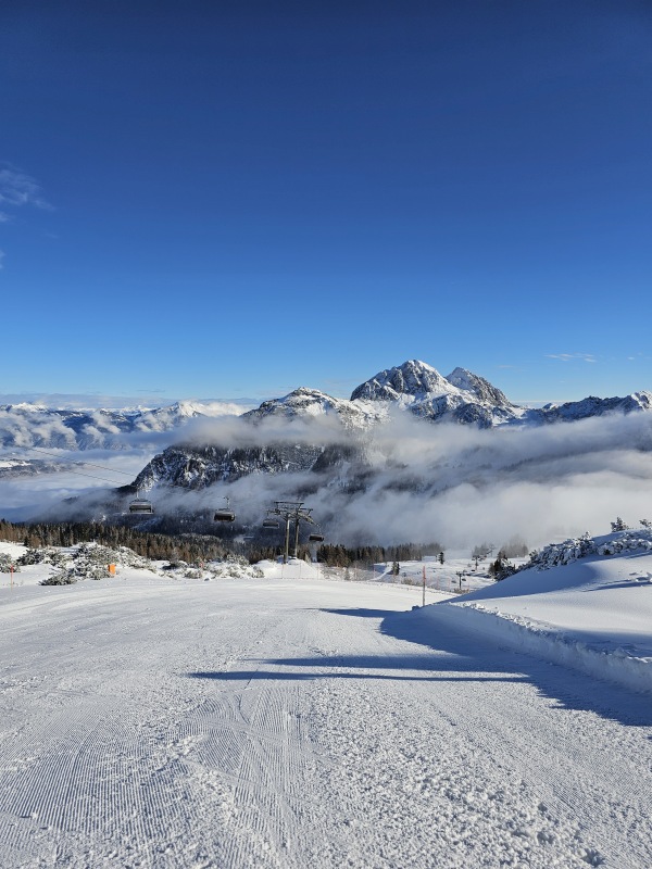 Abfahrt an der Madritschenbahn, im Hintergrund der Gartnerkofel samt Bahn und Abfahrten.