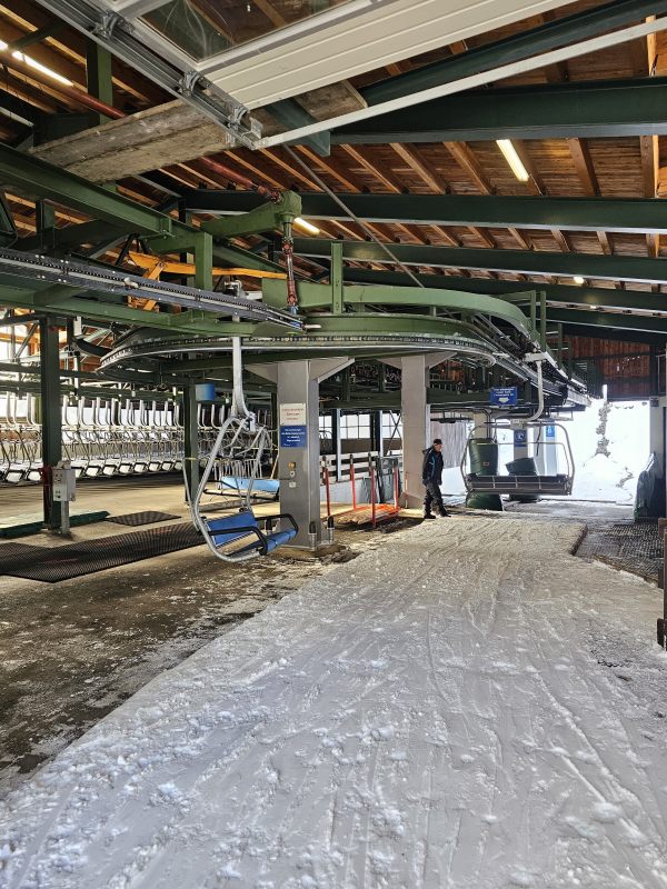 Im Innern der Tröglbahn-Talstation.