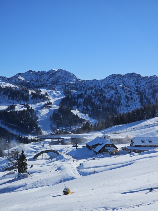 Die Sonnleitnbahn verläuft annähernd parallel zum Millennium-Express.