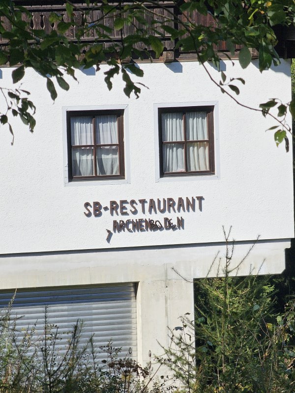 Laut den Arbeitern, die für den Abriss der Talstation von Sektion III zuständig waren, bleibt das SB-Restaurant noch stehen.