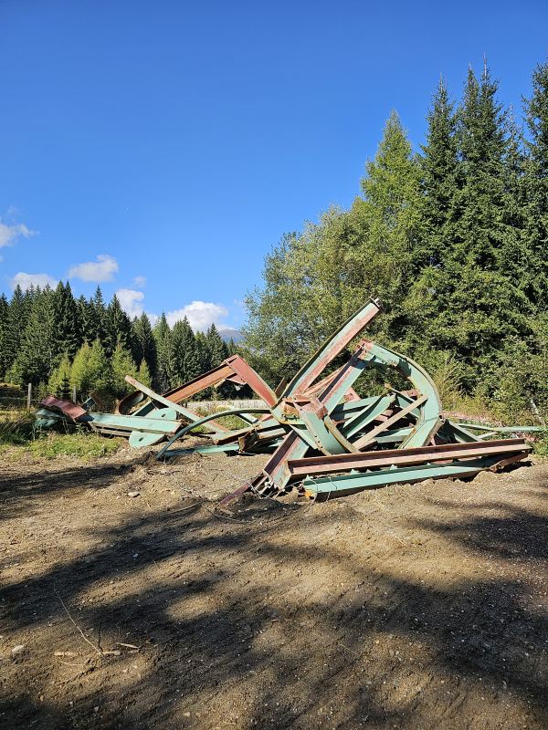 Überreste der Stahlkonstruktion.