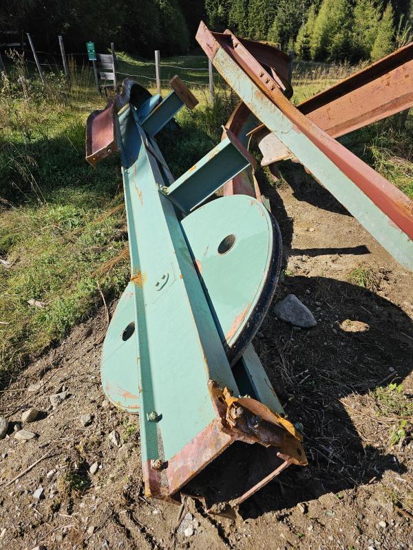 Teile der Umlenkung für die Gewichtsabspannung.