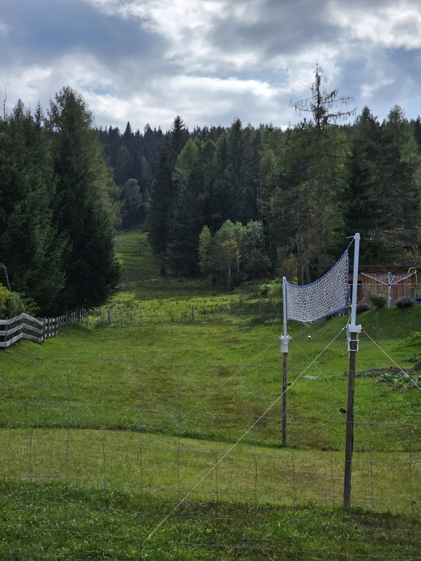 Die zweite Sektion verfügte übrigens über eine zweite Abfahrt, die hier kurz noch erwähnt und fotografisch festgehalten werden soll. Sie befand sich etwas weiter nördlich im Bereich Schattenberg.