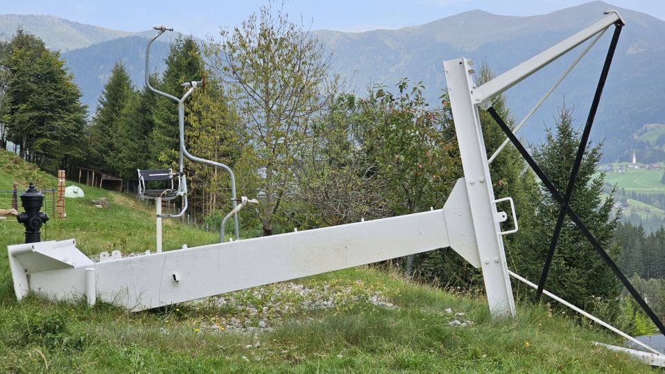 Im Hintergrund sieht man noch ein paar ESL-Sessel.