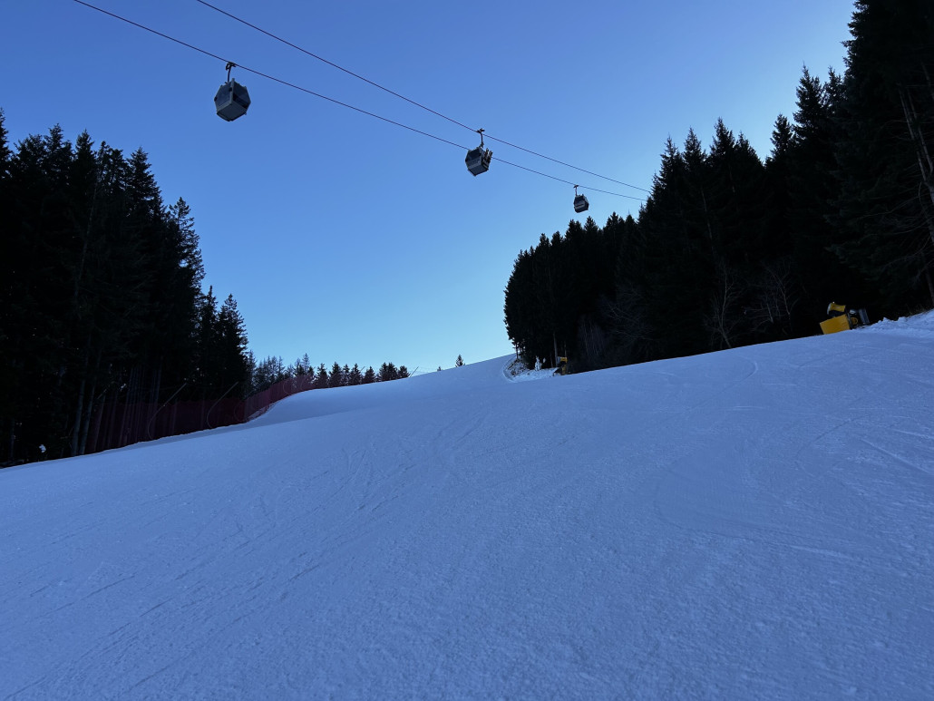 Teils wurde nachbeschneit und am Morgen verteilt. Dadurch wars etwas knollig.