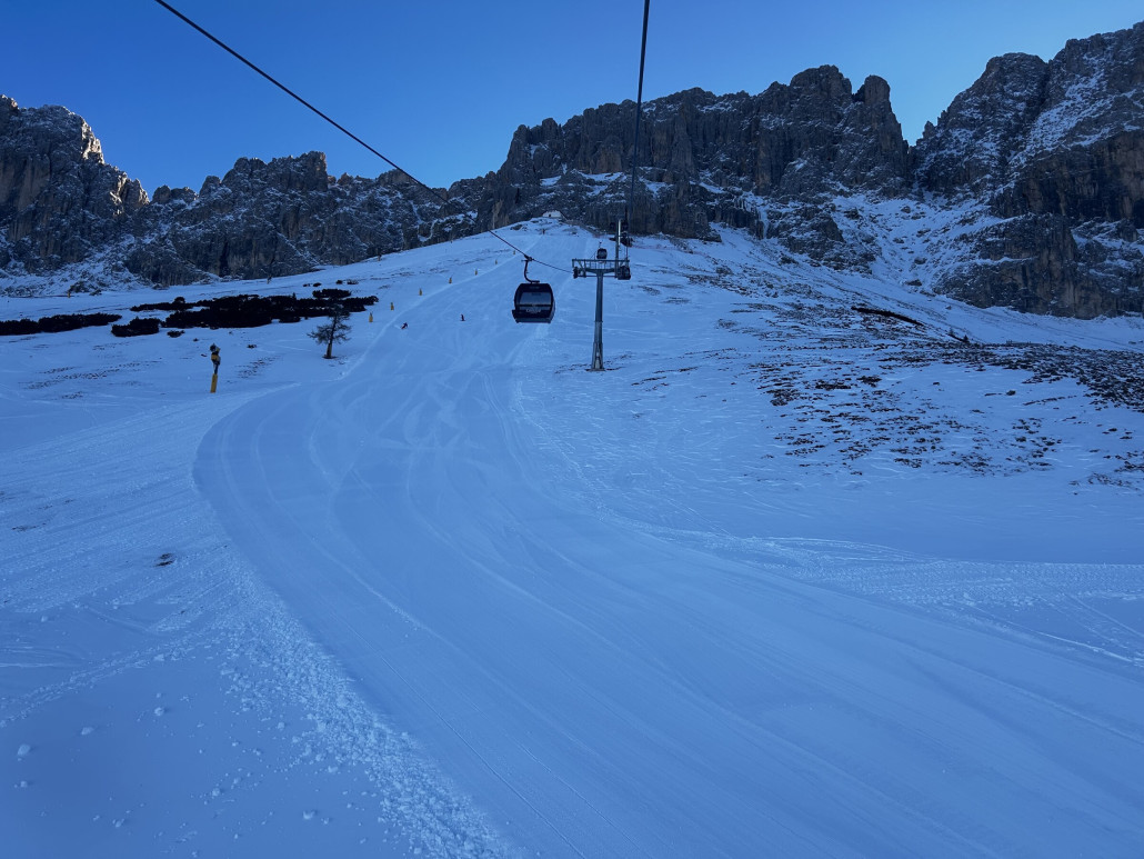 An der Köllnerhütte fehlt zwar noch eine Raupenspur an Breite, aber die Piste ist perfekt! Kein Eis und super griffig.