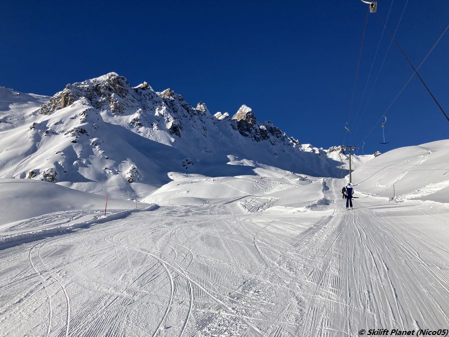 Skilift Mt-Rouge mit dem Mont-Rouge und dem Pic d'Artzinol
