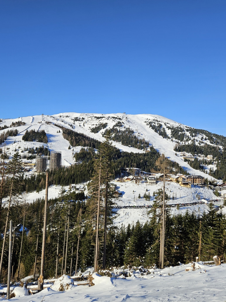 Aussicht auf die Tschaneckseite mit den zwei markanten Türmen. Sind, glaub ich, Luxusapartements