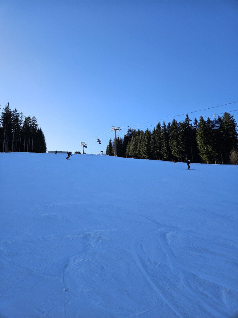 Nachmittagsstimmung unterhalb der Bergstation des Silverjet 1