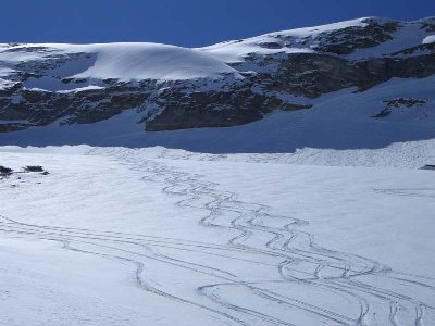 Die 4 Spuren in der Mitte sind unsere (von 2 Abfahrten)