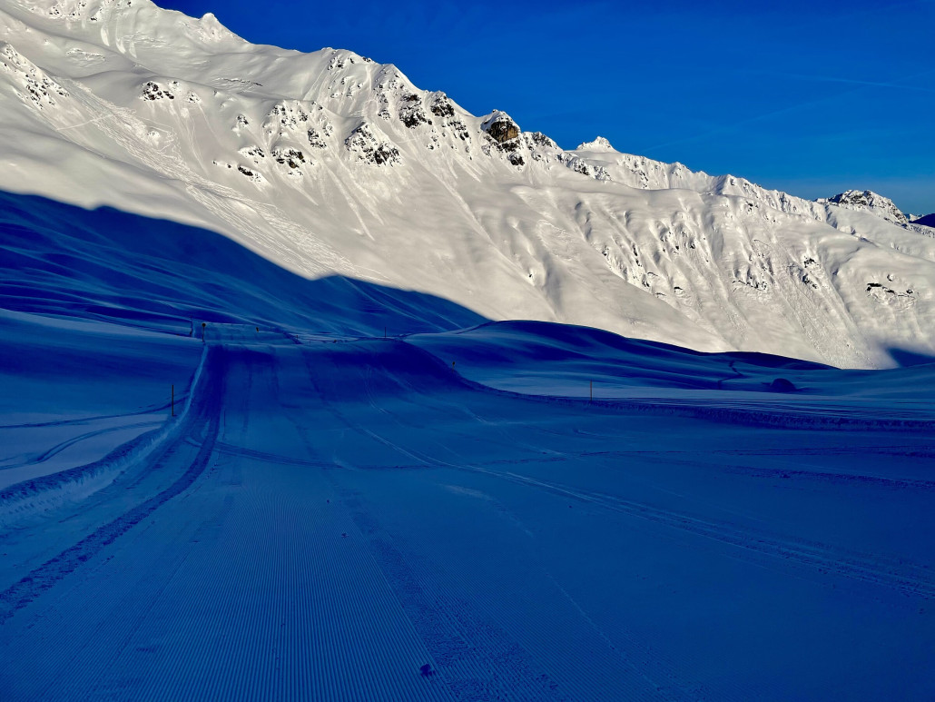 Nach 2 Fahrten zum Eingewöhnen im oberen Gebietsteil, dann gleich mal die Täli-Abfahrt. Und ja, so hatte ich mir das vorgestellt :)