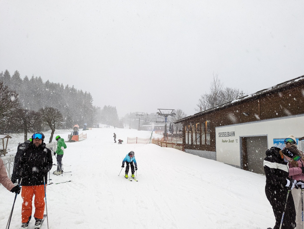 Schneefall am Morgen