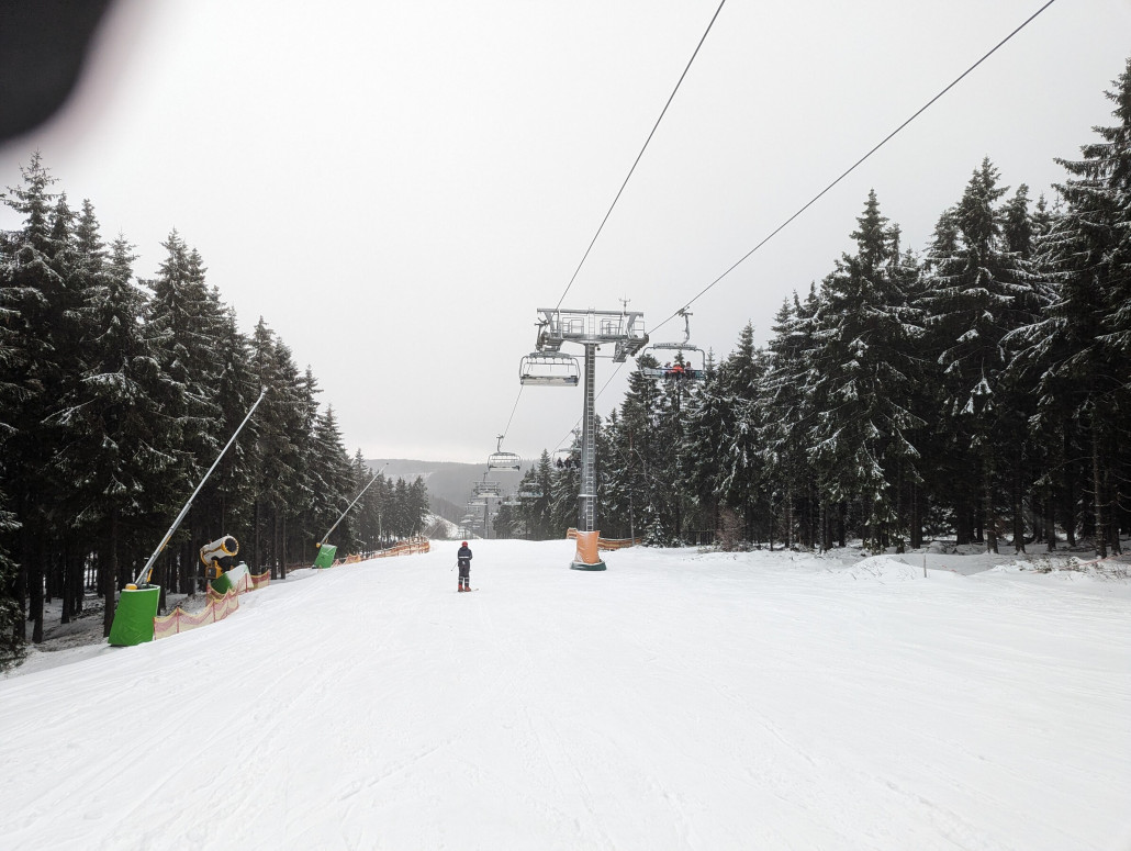 Schneewittchen ging auch recht gut. Die SF lief auch und beeiste ober- und unterhalb der Brücke. Anscheinend passiert das nicht durchgehend, sondern mit zyklischen Pausen.