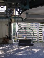 Sessel-Umlaufbereich mit Kettenförderer