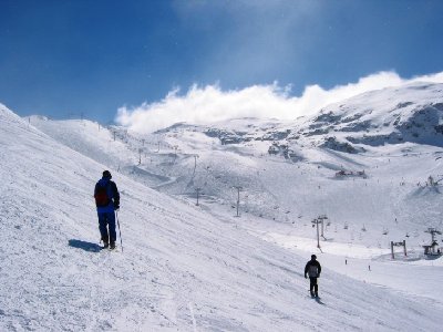 3-SB Lac Noir (links) und 4-SB Toura (rechts) mit dem Snowpark und Boardercross