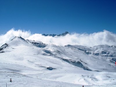 Sehr weite hochalpine Skilandschaft