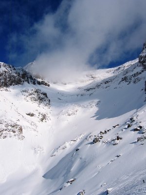Hochalpine Variantenabfahrt Clot du Chalance, gesehen von der &amp;quot;Gours&amp;quot;-Abfahrt.