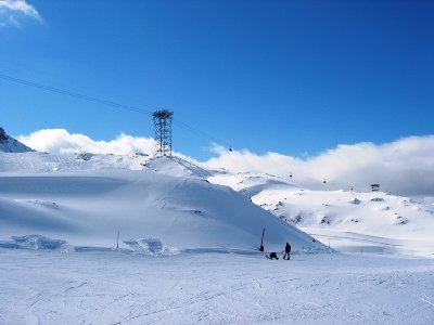 Der Jandri-Express schwebt hoch über die Flachstücke der &amp;quot;Grand Nord&amp;quot;-Abfahrt