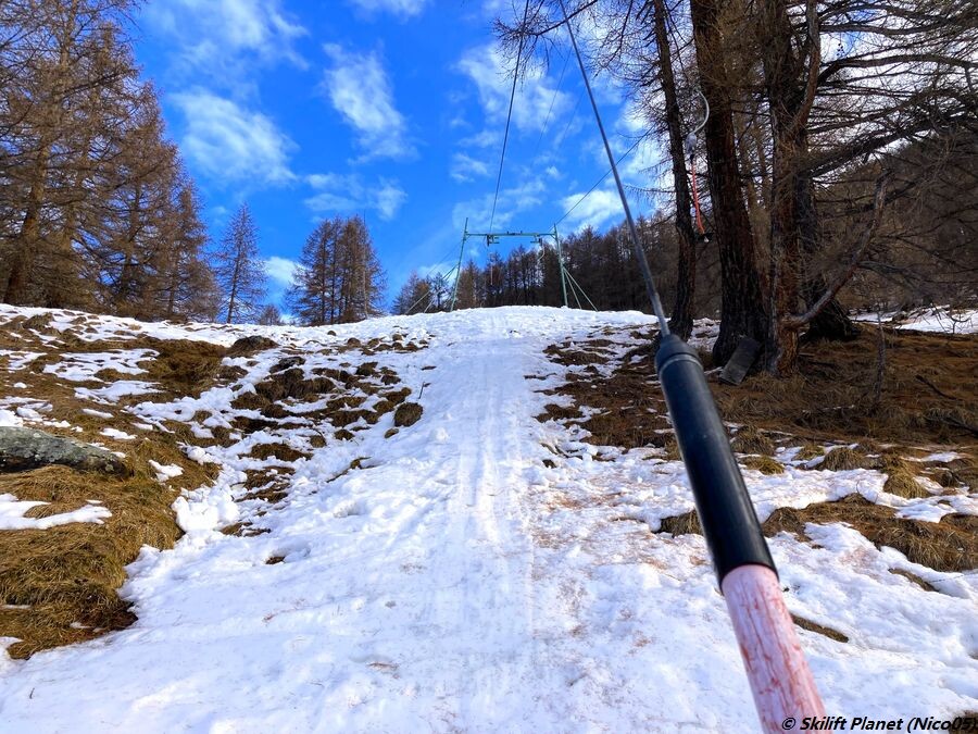 Auf der Aufstiegsspur fehlt es etwas an Schnee