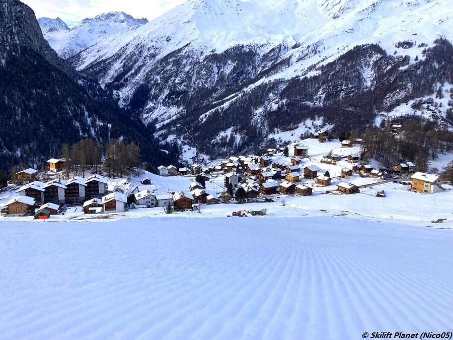 Gute Bedingungen. Blick auf das Dorf.