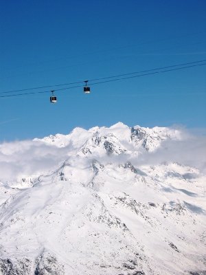 Hier fährt der Jandri Express 1 über die Combe du Thuit - im Hintergrund der Pic Blanc mit der 4-SB Glacier