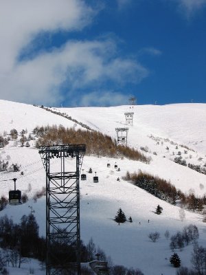 Zoom den Steilhang hinauf