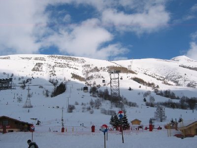 Neben der Talstation auf 1650 m Blick auf den ersten Teil des Trassé bis Crêtes