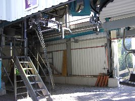 Hinterer Stationsraum mit fahrbarem Brückenantrieb. Abspannung erfolgt hydraulisch.