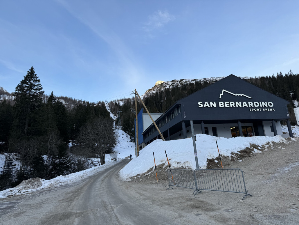 Die Talstation sieht super aus. Drumherum ist aber noch viel Baustelle.