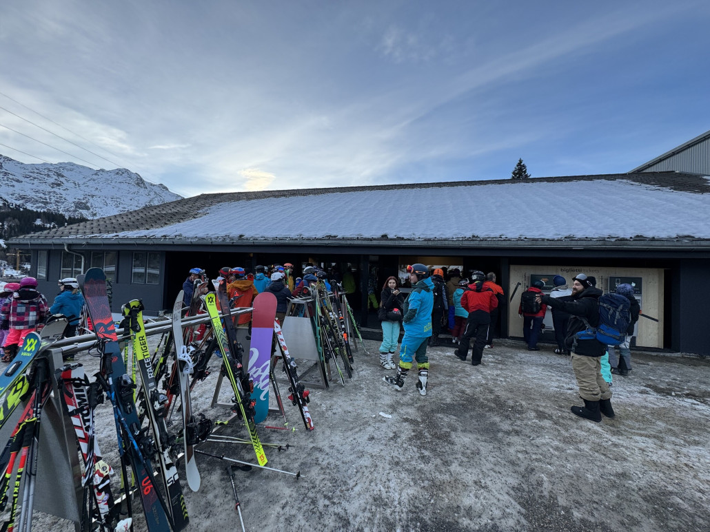 Gegen neun Uhr wuchs der Andrang. Tageskarte 45 CHF