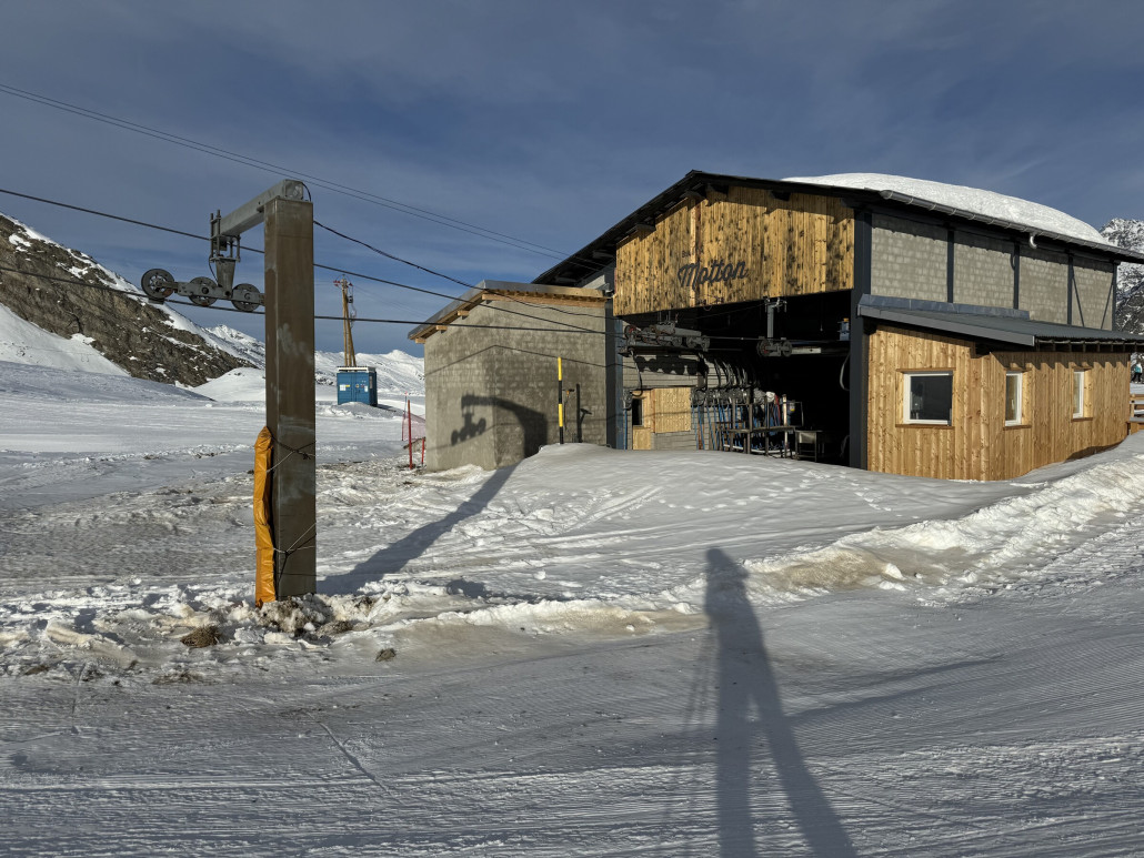 Die Talstation liegt aber noch im Dornröschenschlaf. Einige Gehäge scheinen aber schon beriet zu stehen.