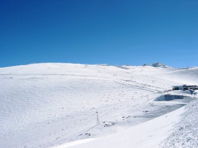 Von der Bergstation Signal auf 3170 m überblickt man einen Großteil des Gletscherskigebietes