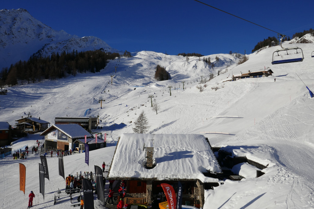 Plan Checrouit, an dem 6 Bahnen Enden oder starten, und oben der Colle Checrouit. Von hier starte ich mit der 6KSB Pra Neyron.