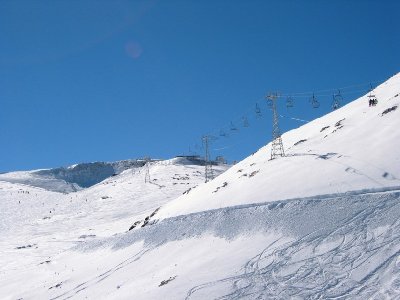 Baujahr 1976, Montaz-Mautino. Man sieht gut, wo man die Bahn hinsetzen müsste. Nämlich ziemlich parallel zum linken Bildrand.