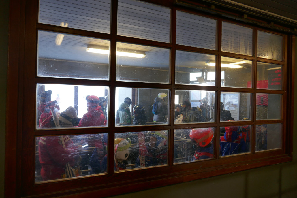 Warteraum PB Youla. Gut 20min Wartezeit waren angesagt um 11:00 Uhr.