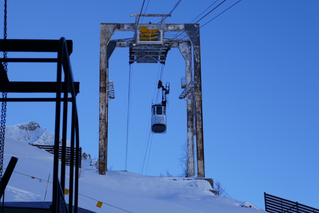 Die Kabine schwebt ein. Mehr Retro geht fast nicht…