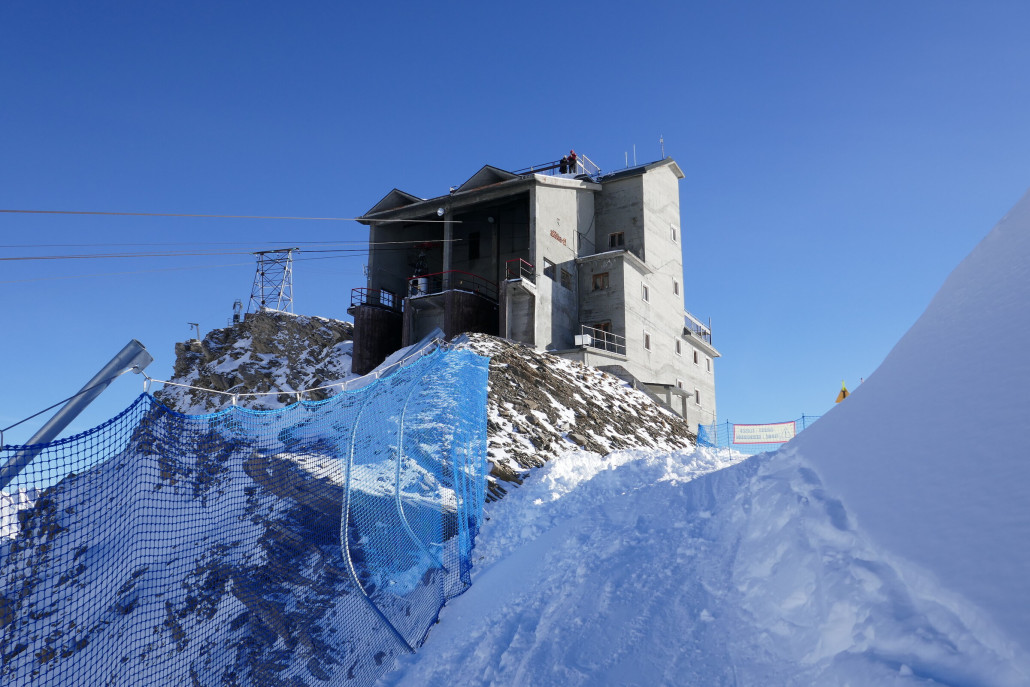 Start der Abfahrt und Arp Bergstation. Hier würden die Netze sogar noch helfen.
