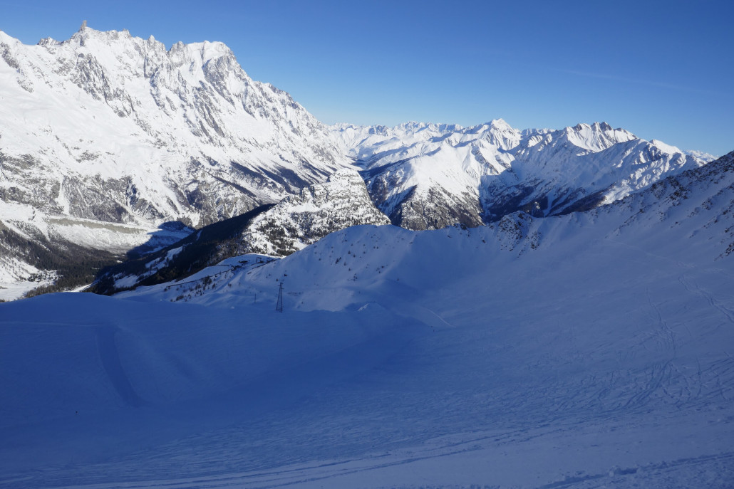 Tolle schwarze aber gewalzte Youla Piste, die aber um diese Jahreszeit komplett im Schatten liegt.