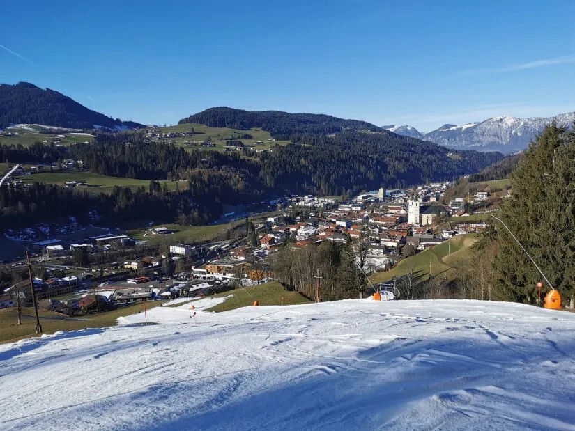 3. Riesen Sprung zur Hopfgarten Talabfahrt. Eine der besten Pisten des Tages. Weil leer, sonnig und keine Hügel.
