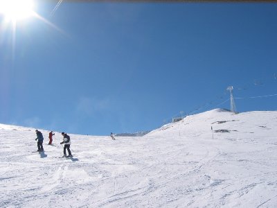 Abfahrt Roche Mantel und gleichnamige 3-SB. Rechts sieht man ausgeaperte Gletscherschliffe. Die 3-SB steht also ganz schön weit vom Eisrand entfernt mittlerweile