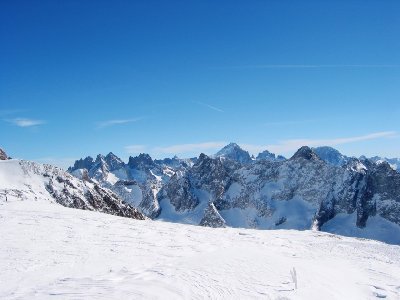 Blick nach Südosten vom Dome du Puy-Salié auf 3417 m. Hier sieht man schön, dass die Eiskalotten im Süden recht bald enden.