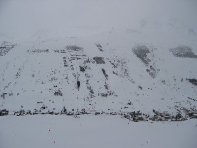 Vergleicht den Wald-Anteil mit Chasserals Photo von oben! Und da sagen manche, dass Skitourismus die Wälder vernichtet... ;-)