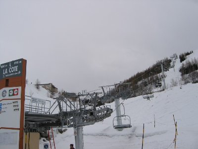 Neue Verbindungs-4-SB De la Côte am Ortseingang.