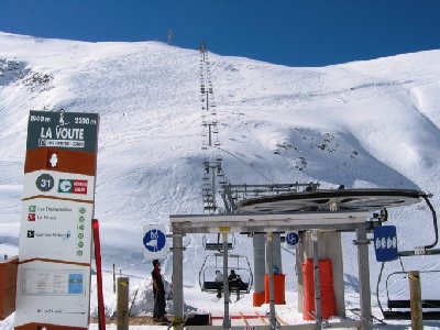 4-SB Voute. Links des Liftes die super Tiefschnee-Hänge, die wir 2-3 mal in Folge gefahren sind.