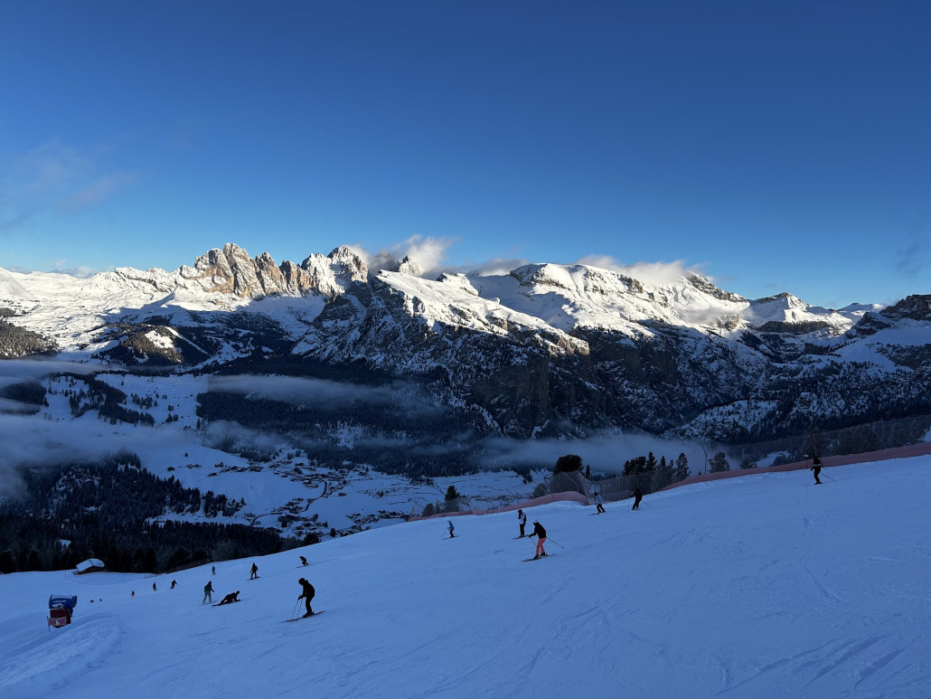 Sieht jetzt schön winterlich aus am Ciampinoi und auf der Piste merkte man auch, es ist nicht mehr nur Maschinenschnee.