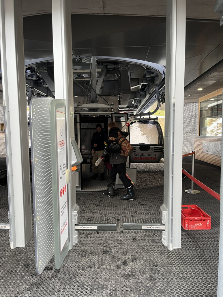 Dadurch dass die palüd Talabfahrt nicht offen ist ist unten Nix los und es knubbelt sich halt oben