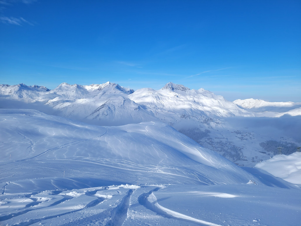 Auf dem Weg zum Langen Zug. Ein Highlight. Allein allein. Super weicher Naturschnee...