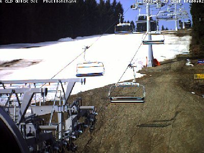 Die Sessel hängen immer noch