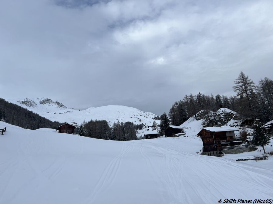 Arbey und das Skigebiet von Chemeuille